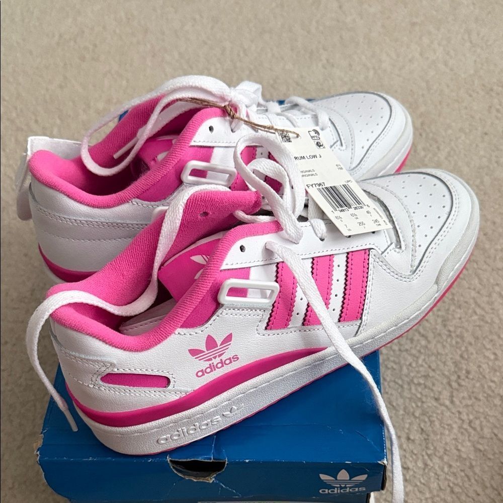 Adidas Kids' Forum Low J Sneakers size 7 (Adult 8.5) pink and white